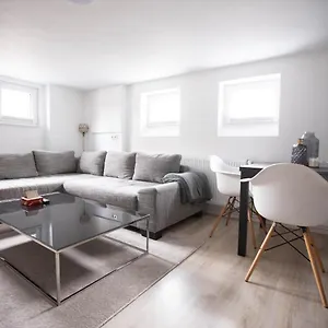 80qm - 4 - Private Parking - Keller-basement - Mallibase Apartment Hannover